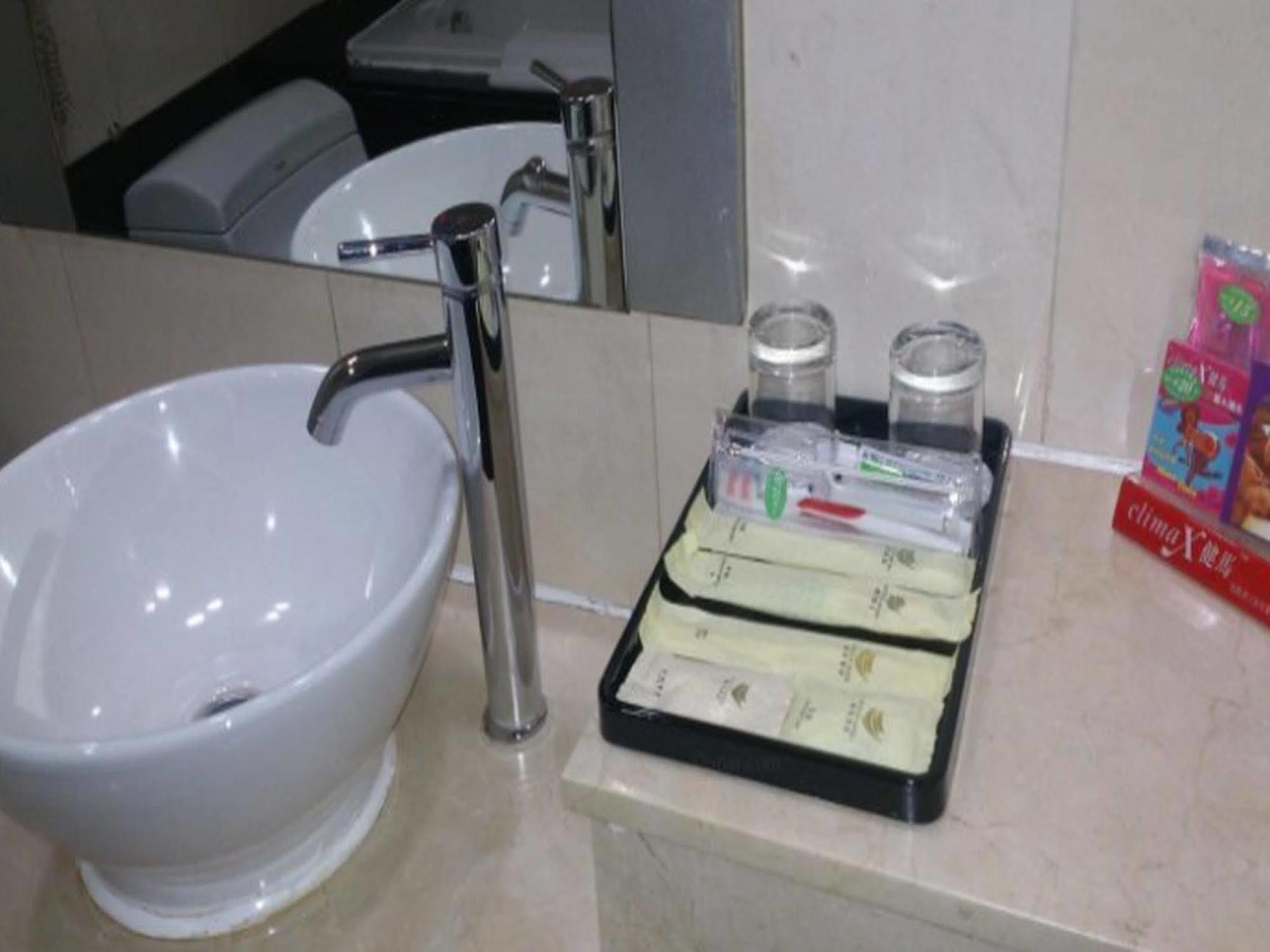Royalty Hotel Shenzhen Dış mekan fotoğraf
